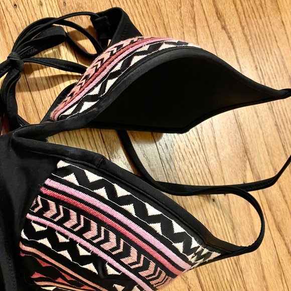 Embroidered Adjustable Top - Picture 4 of 11